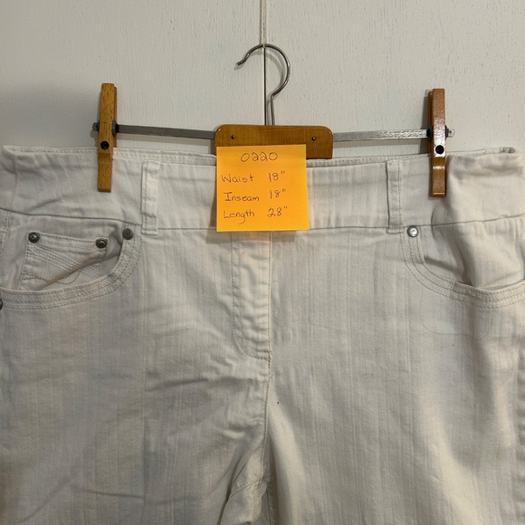 Reitmans Size 15 White Roll-Cuff Capri - Picture 4 of 11